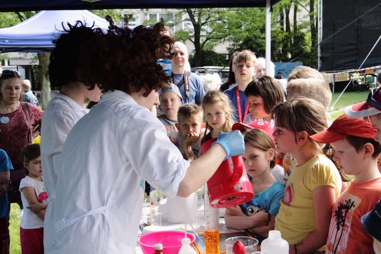 Piknik "Jesteśmy rodziną" na 25-lecie parafii MB Różańcowej