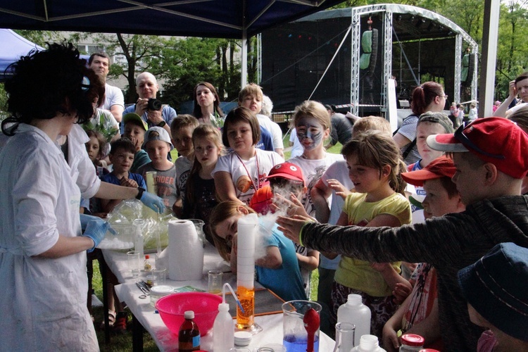 Piknik "Jesteśmy rodziną" na 25-lecie parafii MB Różańcowej