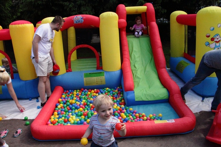 Piknik "Jesteśmy rodziną" na 25-lecie parafii MB Różańcowej