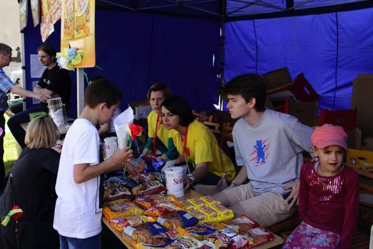 Piknik "Jesteśmy rodziną" na 25-lecie parafii MB Różańcowej