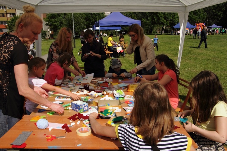 Piknik "Jesteśmy rodziną" na 25-lecie parafii MB Różańcowej