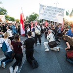 Demonstracje przeciw "Klątwie"