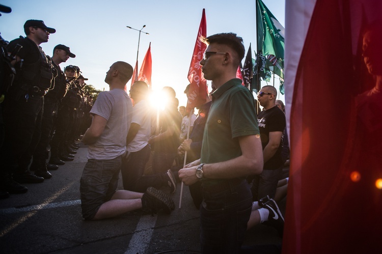 Demonstracje przeciw "Klątwie"