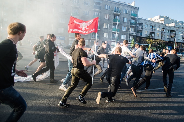 Demonstracje przeciw "Klątwie"