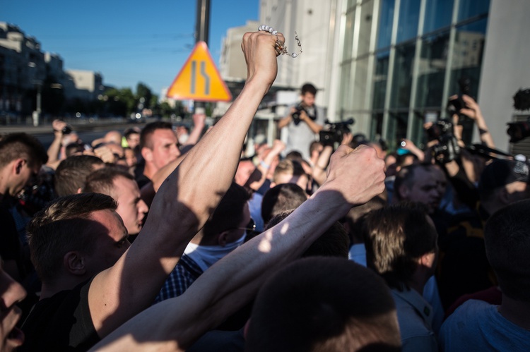 Demonstracje przeciw "Klątwie"