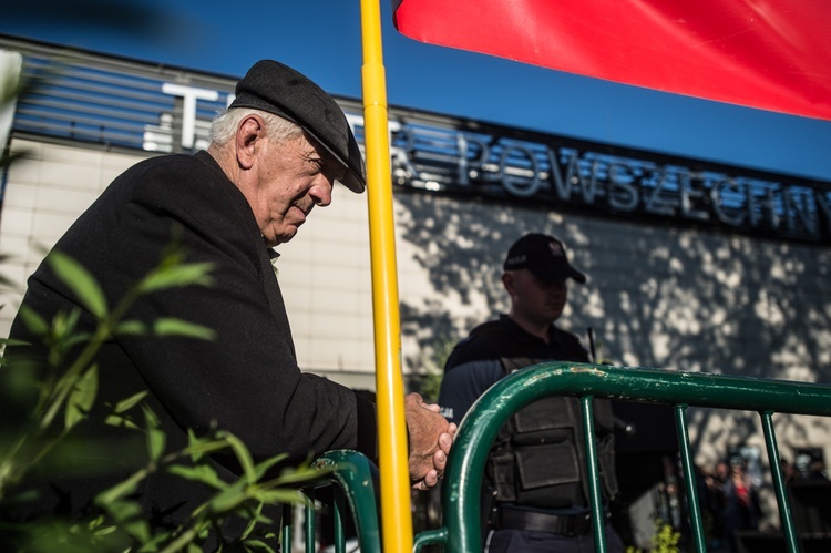 Demonstracje przeciw "Klątwie"