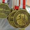 Uczestnicy otrzymali medale z podobizną Pileckiego. 