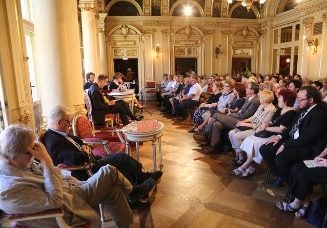 Pszczoły na dachu Teatru im. Słowackiego