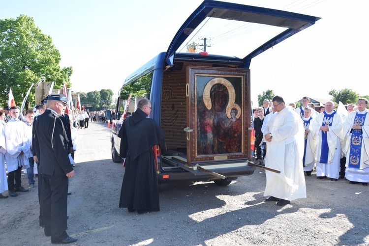 Powitanie ikony MB Częstochowskiej w Oszkowicach