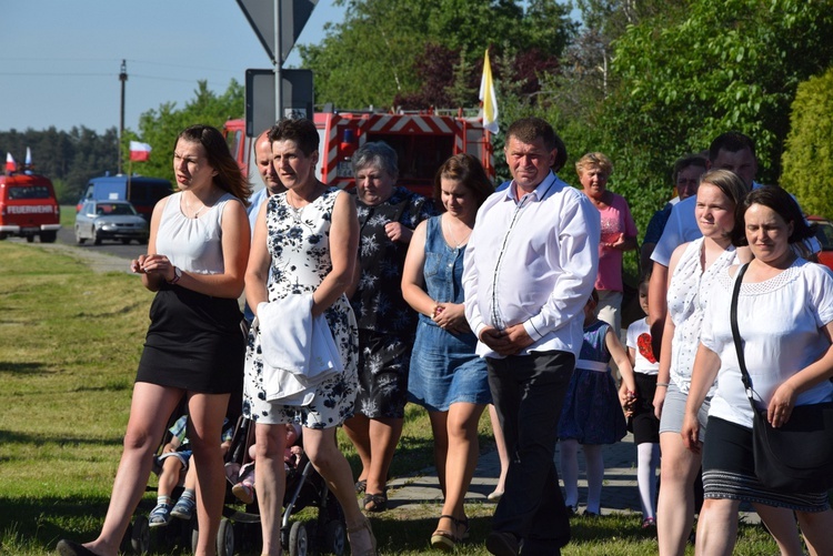 Powitanie ikony MB Częstochowskiej w Oszkowicach