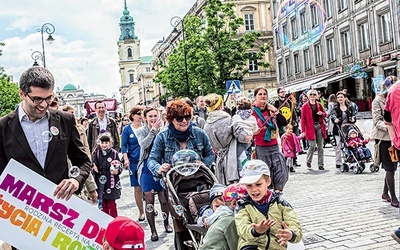 	Pochód w stolicy co roku gromadzi ok. 5 tys. osób, natomiast w całym kraju  150–200 tys. 