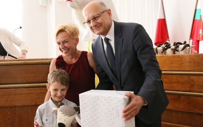Daniel Jaskulski laureat w najmłodszej kategorii wiekowej odebrał nagrodę od prezydenta Lublina