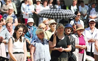 ▼	W IV Diecezjalnej Pielgrzymce Kobiet uczestniczyło blisko  600 pań z diecezji.