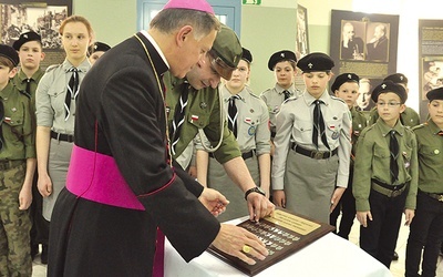 Podczas uroczystości poświęcono sztandar Szczepu Czarnego ZHP im. Bohaterów Państwa Podziemnego.