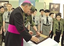 Podczas uroczystości poświęcono sztandar Szczepu Czarnego ZHP im. Bohaterów Państwa Podziemnego.