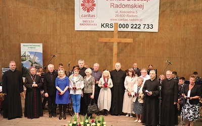 Odznaczenia przyznawane były  za wypełnianie przykazania miłości  Boga i bliźniego. 