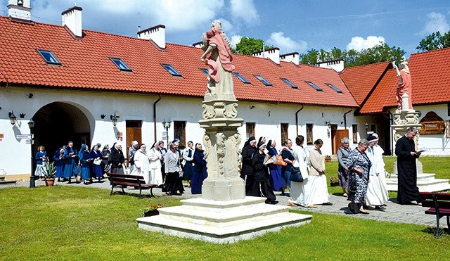 ▲	Siostry przeszły „drogę jubileuszową” w rytwiańskiej Pustelni.