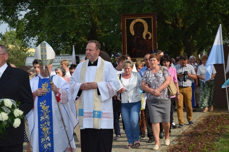 Powianie ikony MB Częstochowskiej w Starym Waliszewie