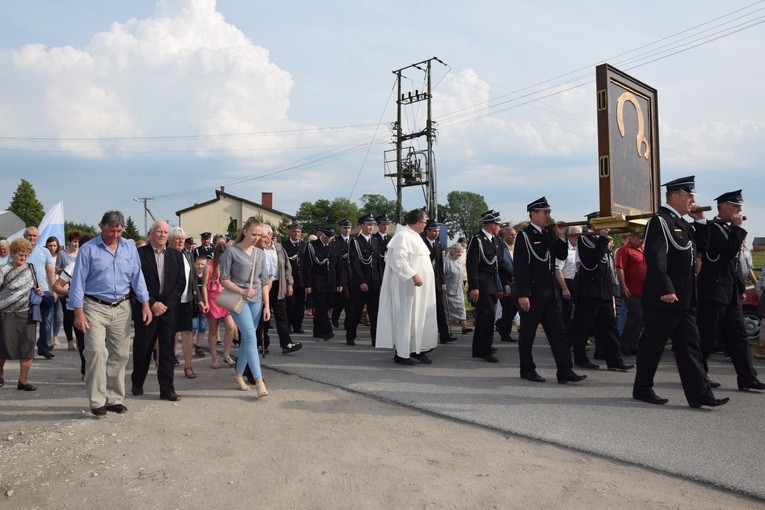Powianie ikony MB Częstochowskiej w Starym Waliszewie