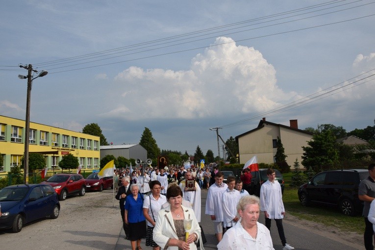 Powianie ikony MB Częstochowskiej w Starym Waliszewie