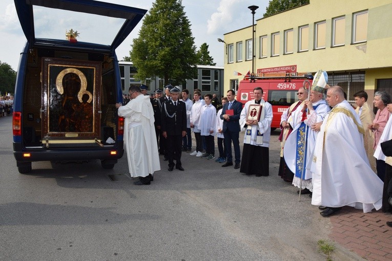 Powianie ikony MB Częstochowskiej w Starym Waliszewie