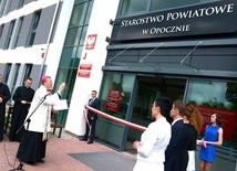 Gmach starostwa poświęcił bp Piotr Turzyński