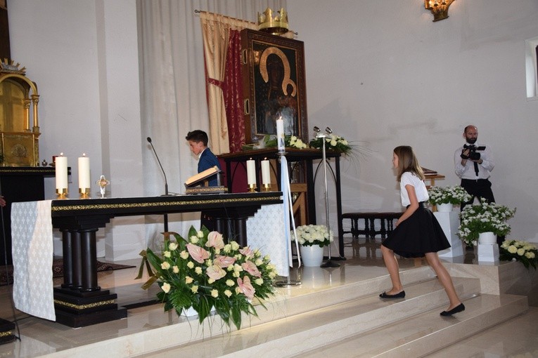 Powitanie ikony MB Częstochowskiej w parafii św. Maksymiliana w Głownie