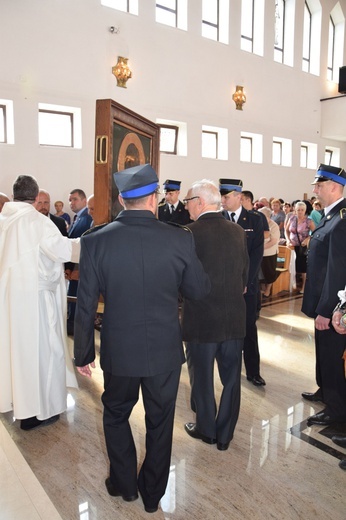 Powitanie ikony MB Częstochowskiej w parafii św. Maksymiliana w Głownie