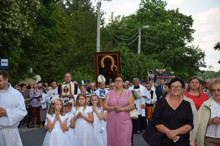 Powitanie ikony MB Częstochowskiej w parafii św. Maksymiliana w Głownie