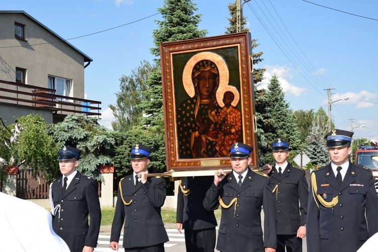 Powitanie ikony MB Częstochowskiej w parafii św. Maksymiliana w Głownie