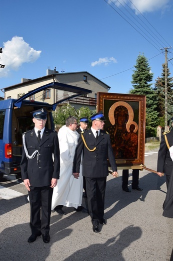 Powitanie ikony MB Częstochowskiej w parafii św. Maksymiliana w Głownie