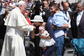 Papież: Rodziny nie są muzeum, ale skarbem