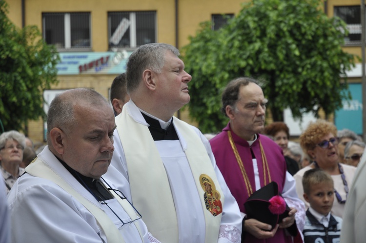 Powitanie ikony MB Częstochowskiej w parafii św. Jakuba w Głownie