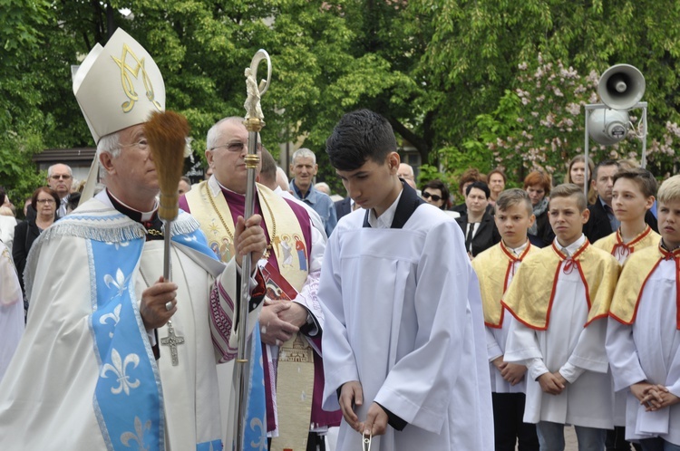 Powitanie ikony MB Częstochowskiej w parafii św. Jakuba w Głownie