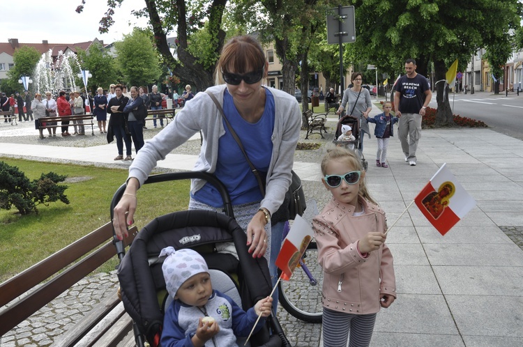 Powitanie ikony MB Częstochowskiej w parafii św. Jakuba w Głownie