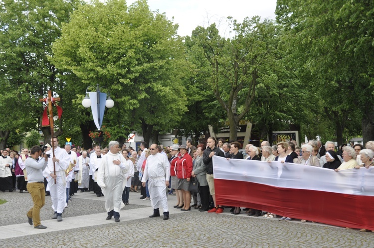 Powitanie ikony MB Częstochowskiej w parafii św. Jakuba w Głownie