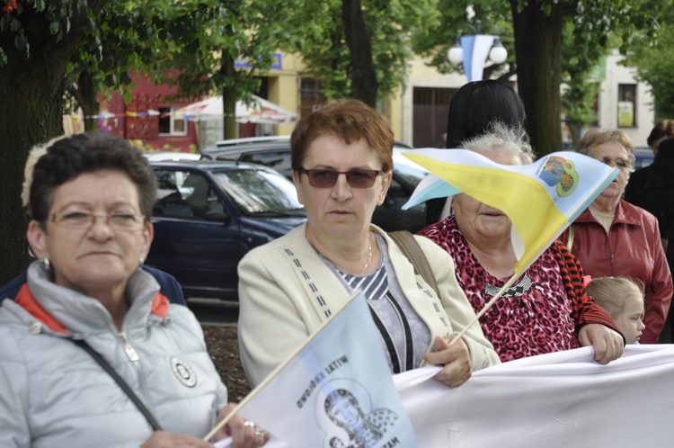 Powitanie ikony MB Częstochowskiej w parafii św. Jakuba w Głownie