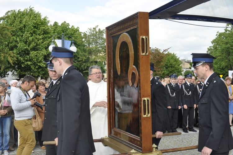 Powitanie ikony MB Częstochowskiej w parafii św. Jakuba w Głownie