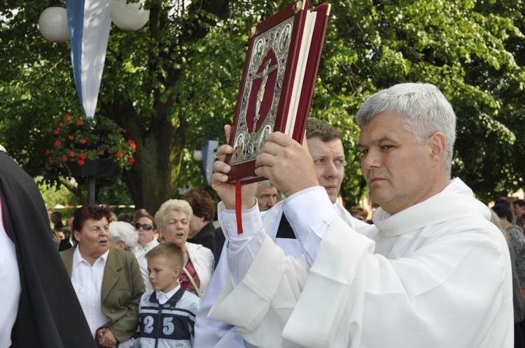 Powitanie ikony MB Częstochowskiej w parafii św. Jakuba w Głownie