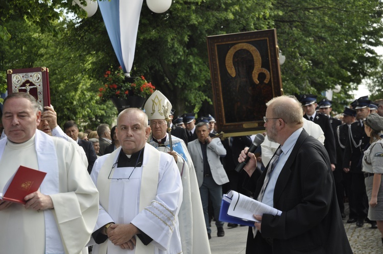 Powitanie ikony MB Częstochowskiej w parafii św. Jakuba w Głownie