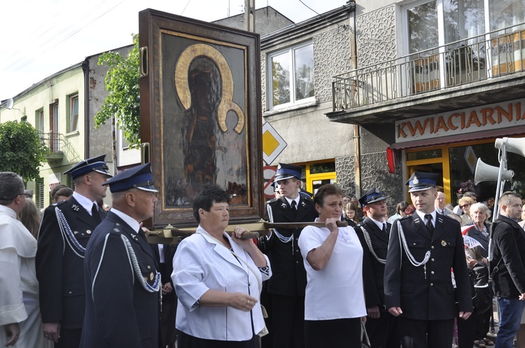 Powitanie ikony MB Częstochowskiej w parafii św. Jakuba w Głownie