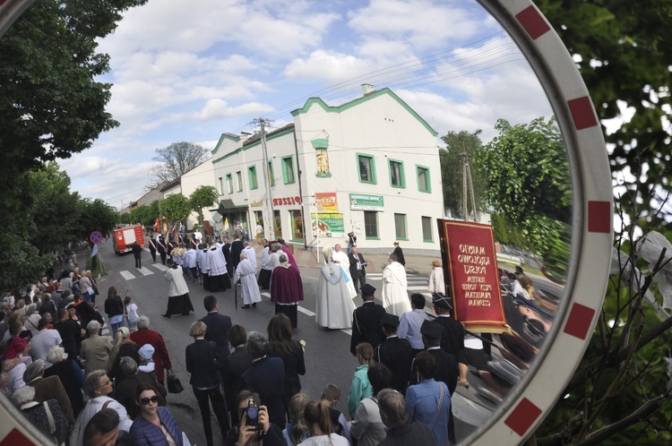 Powitanie ikony MB Częstochowskiej w parafii św. Jakuba w Głownie