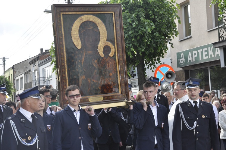 Powitanie ikony MB Częstochowskiej w parafii św. Jakuba w Głownie