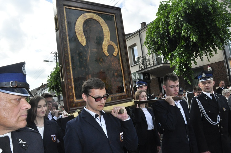 Powitanie ikony MB Częstochowskiej w parafii św. Jakuba w Głownie