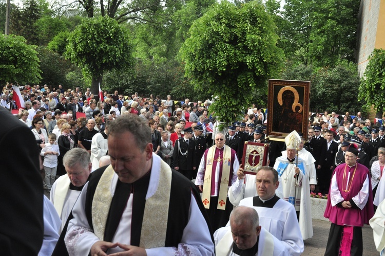 Powitanie ikony MB Częstochowskiej w parafii św. Jakuba w Głownie