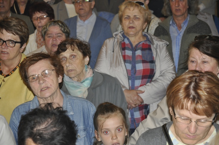 Powitanie ikony MB Częstochowskiej w parafii św. Jakuba w Głownie