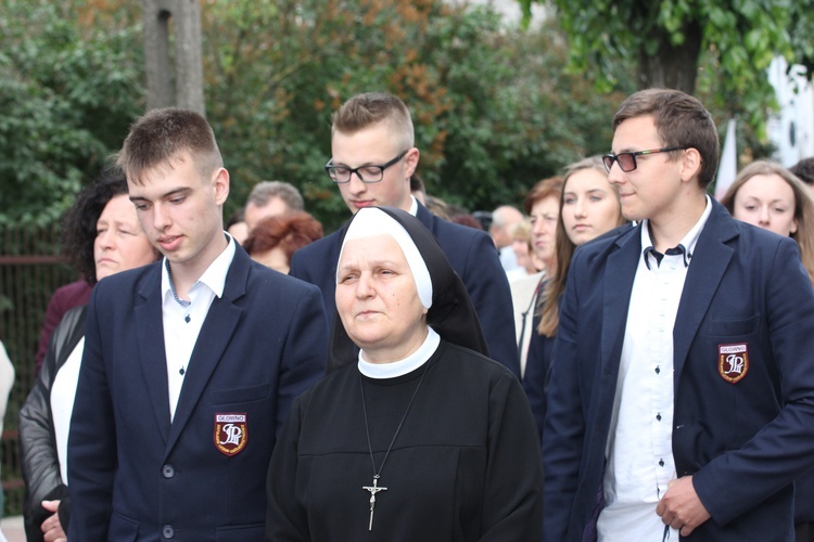 Powitanie ikony MB Częstochowskiej w parafii św. Jakuba w Głownie