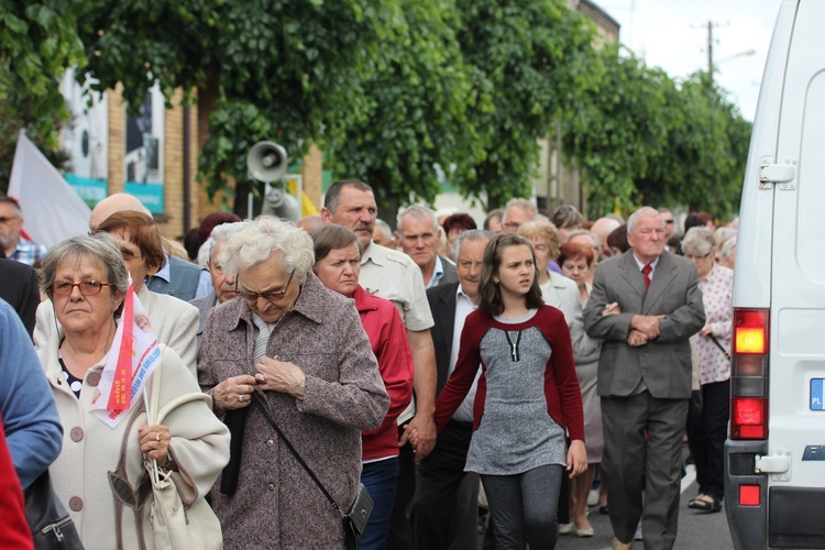 Powitanie ikony MB Częstochowskiej w parafii św. Jakuba w Głownie