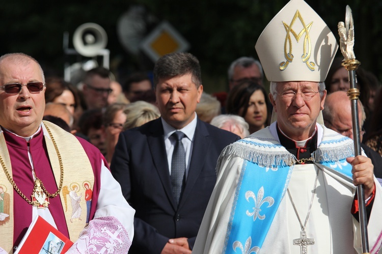 Powitanie ikony MB Częstochowskiej w parafii św. Jakuba w Głownie