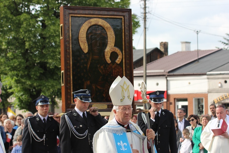 Powitanie ikony MB Częstochowskiej w parafii św. Jakuba w Głownie